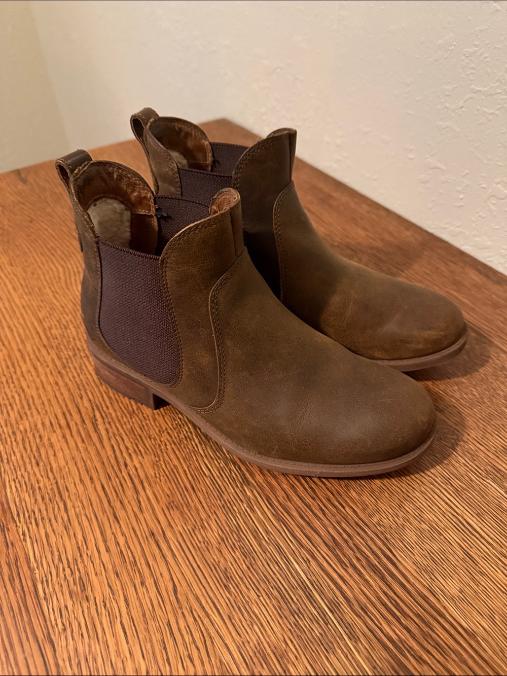 UGG Women's Brown Chelsea Booties